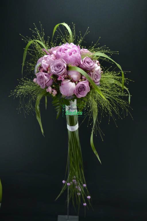 Bouquet de peonias y rosas blancas - Ramos de novias.